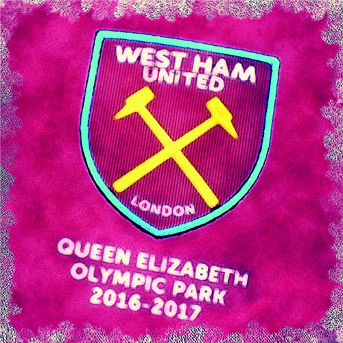 L Lumartos West Ham Badge